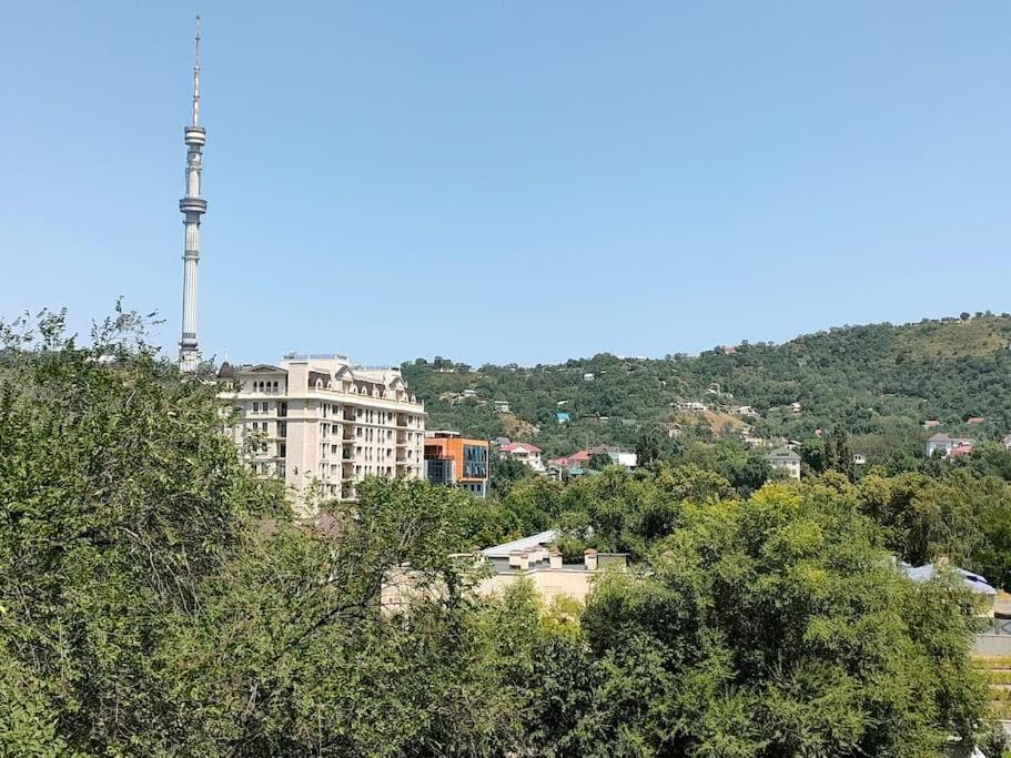 Квартира Коктобе С Видом На Горы Apartamento Almaty Exterior foto
