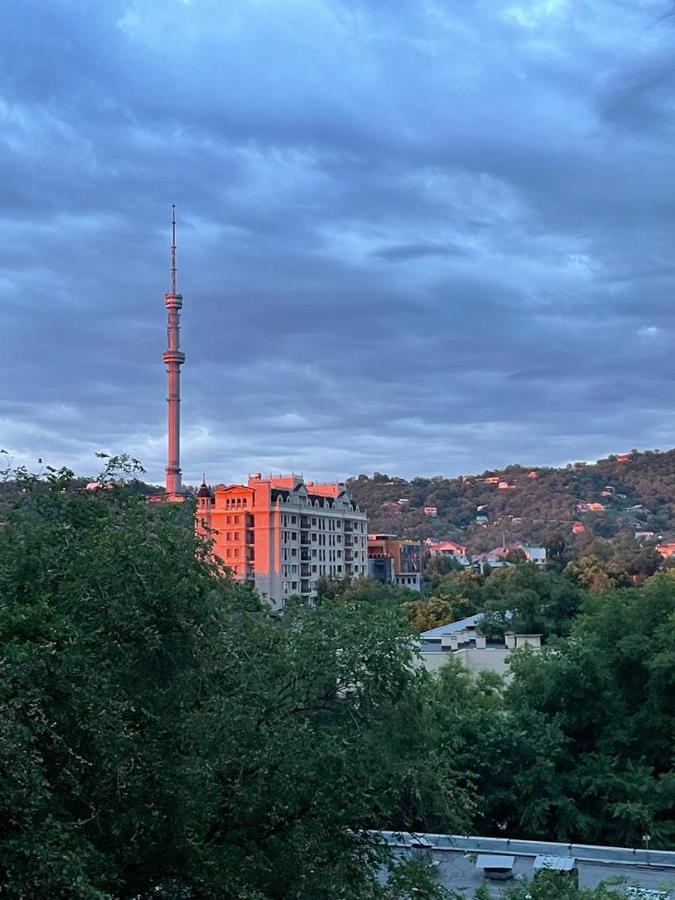 Квартира Коктобе С Видом На Горы Apartamento Almaty Exterior foto